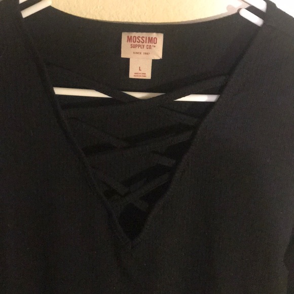 long sleeve, criss cross top - Picture 4 of 4